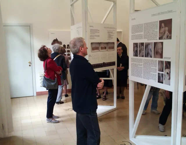 Mostra la Madonna Grassa nel portico di San Luca