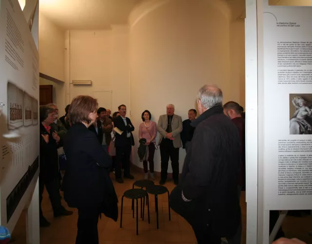 Mostra la Madonna Grassa nel portico di San Luca