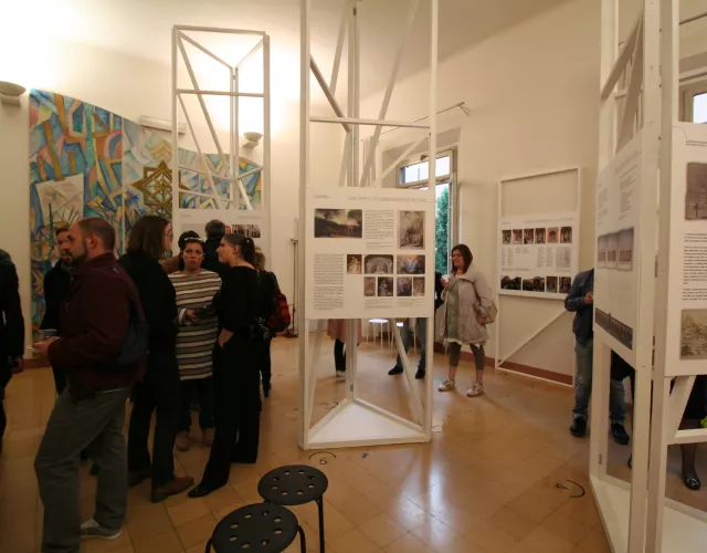 Mostra la Madonna Grassa nel portico di San Luca
